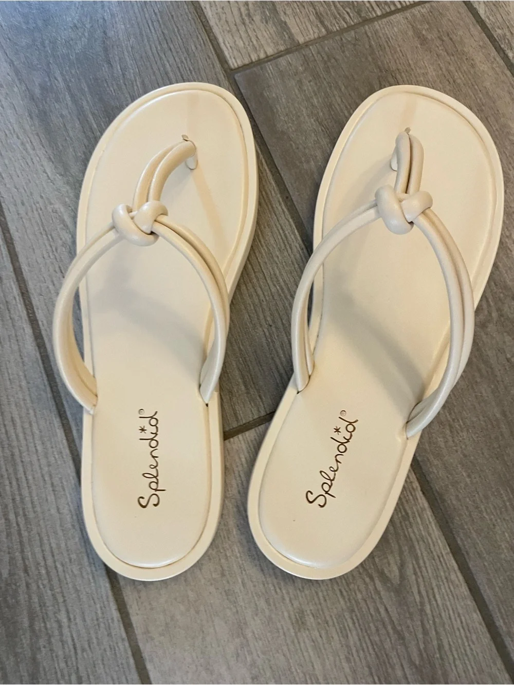 Splendid cream knot flip flops size 8 like new